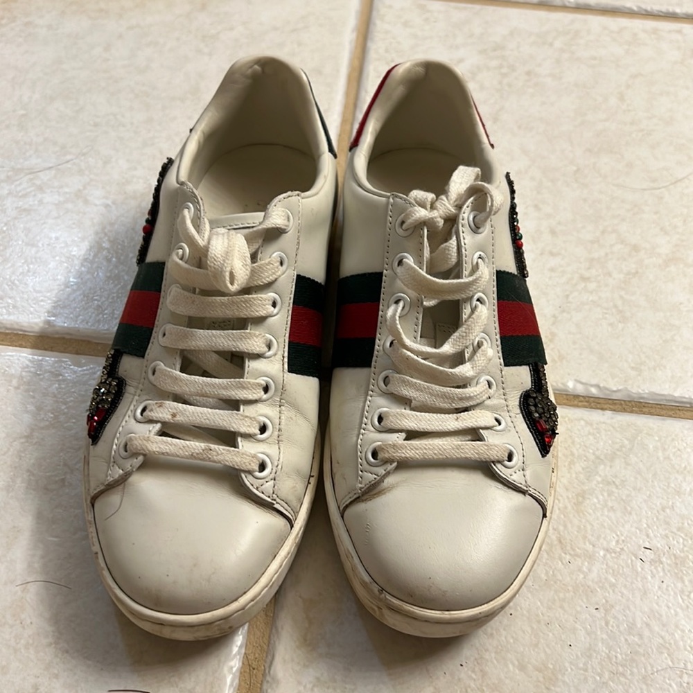 Authentic women’s sneaker